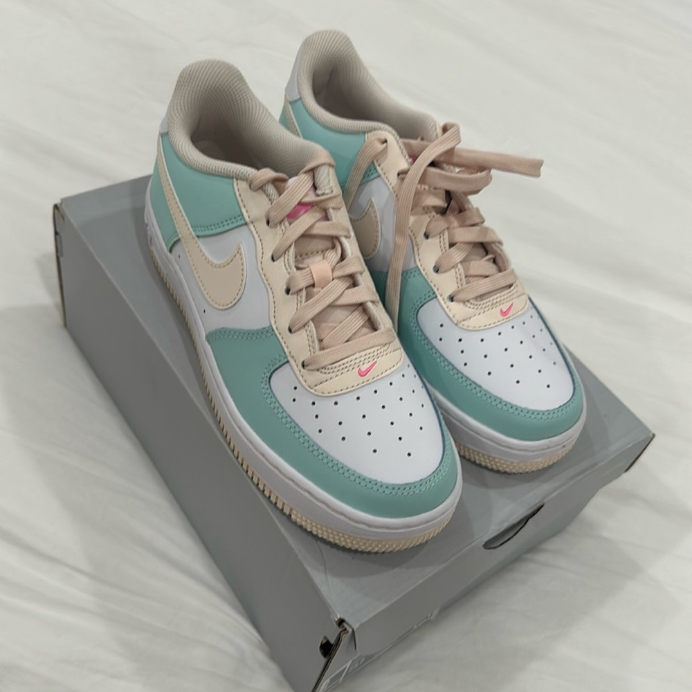 Nike Air Force size 5.5